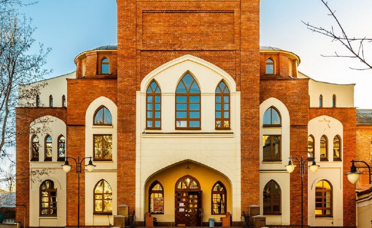 Россияне сбросили бомбу рядом со второй синагогой Европы: там прятались евреи Россияне сбросили бомбу рядом со второй синагогой Европы: там прятались евреи