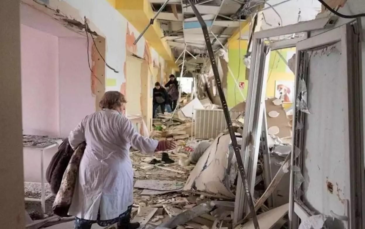 Без юмора на войне нельзя, но разбомбленный родовой теперь всегда рядом, – Арестович Без юмора на войне нельзя, но разбомбленный родовой теперь всегда рядом, – Арестович