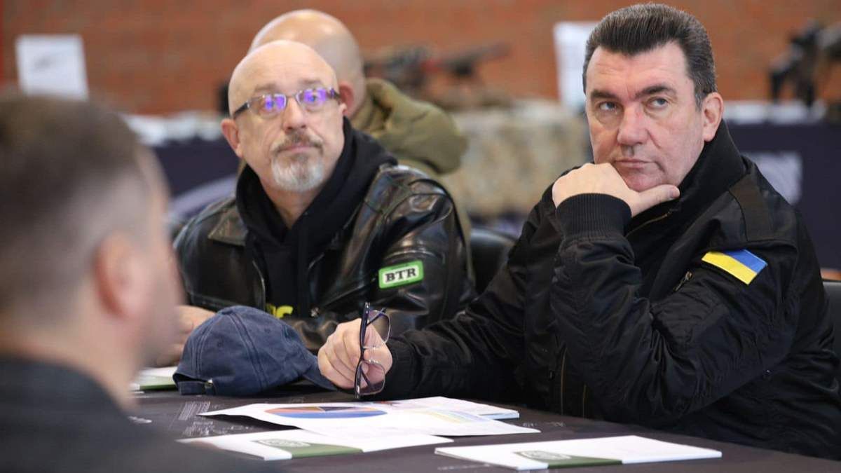 В ноябре я надел черную форму – тогда мы знали, что Россия нападет, – Данилов - 24 Канал В ноябре я надел черную форму – тогда мы знали, что Россия нападет, – Данилов - 24 Канал