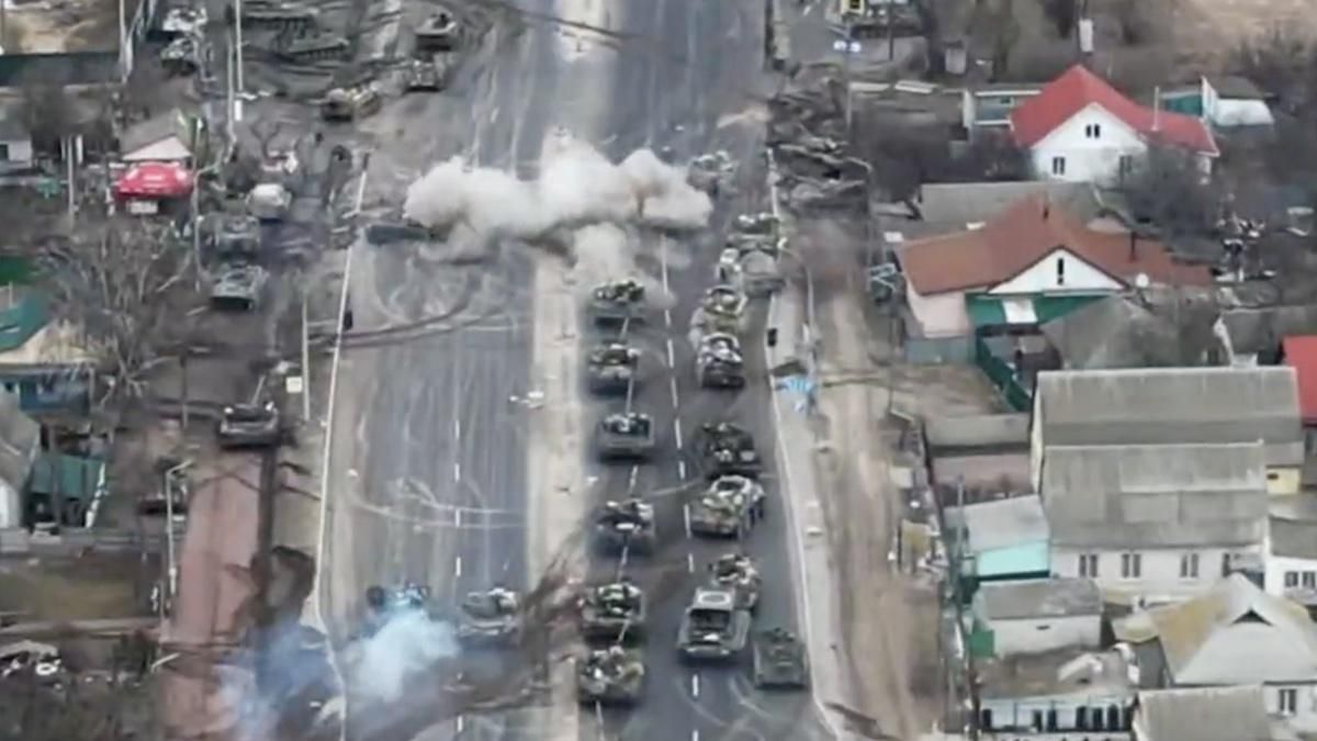 60-кілометрова російська колона під Києвом вже розпорошена: знімки з супутника - 24 Канал 60-кілометрова російська колона під Києвом вже розпорошена: знімки з супутника - 24 Канал