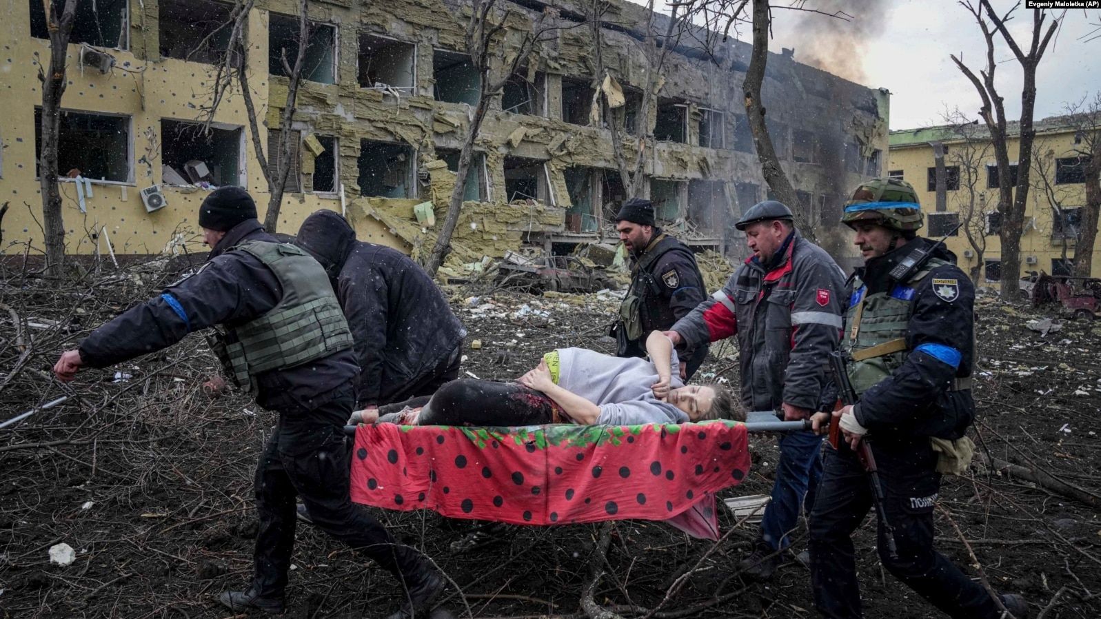 Twitter и Facebook удалили сообщение посольства России о бомбардировке роддома в Мариуполе Twitter и Facebook удалили сообщение посольства России о бомбардировке роддома в Мариуполе