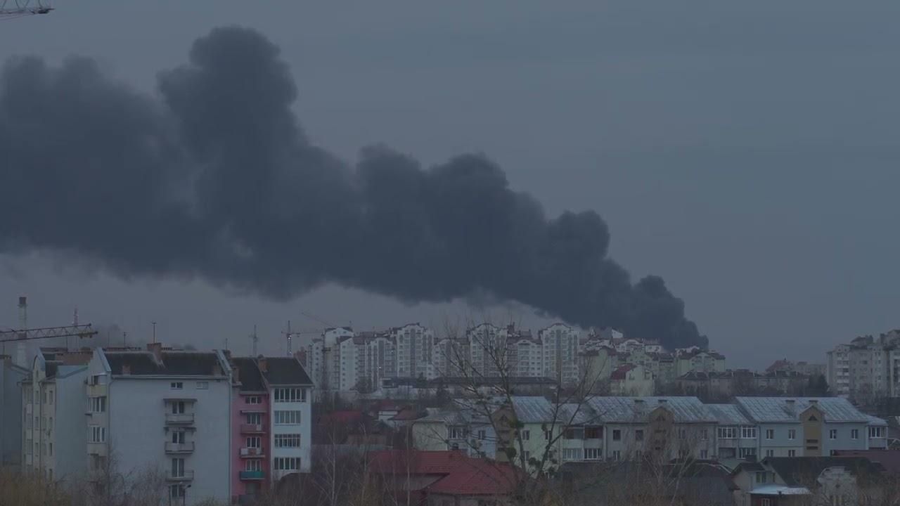 Марцинкив подтвердил взрывы в Ивано-Франковске: ограничили движение транспорта возле аэропорта