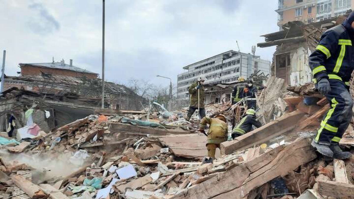 Окупанти обстріляли житлові будинки на Сумщині: є загиблі - 24 Канал