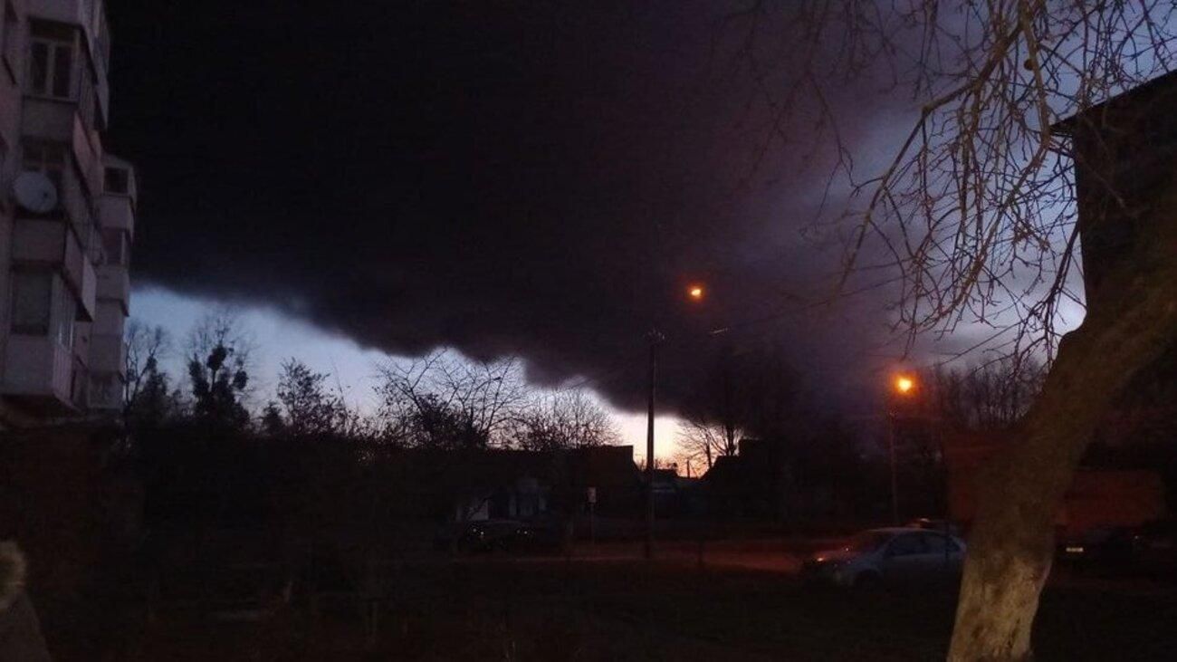 Из-за обстрела аэродрома в Луцке погибли 2 военных, еще 6 – ранены Из-за обстрела аэродрома в Луцке погибли 2 военных, еще 6 – ранены