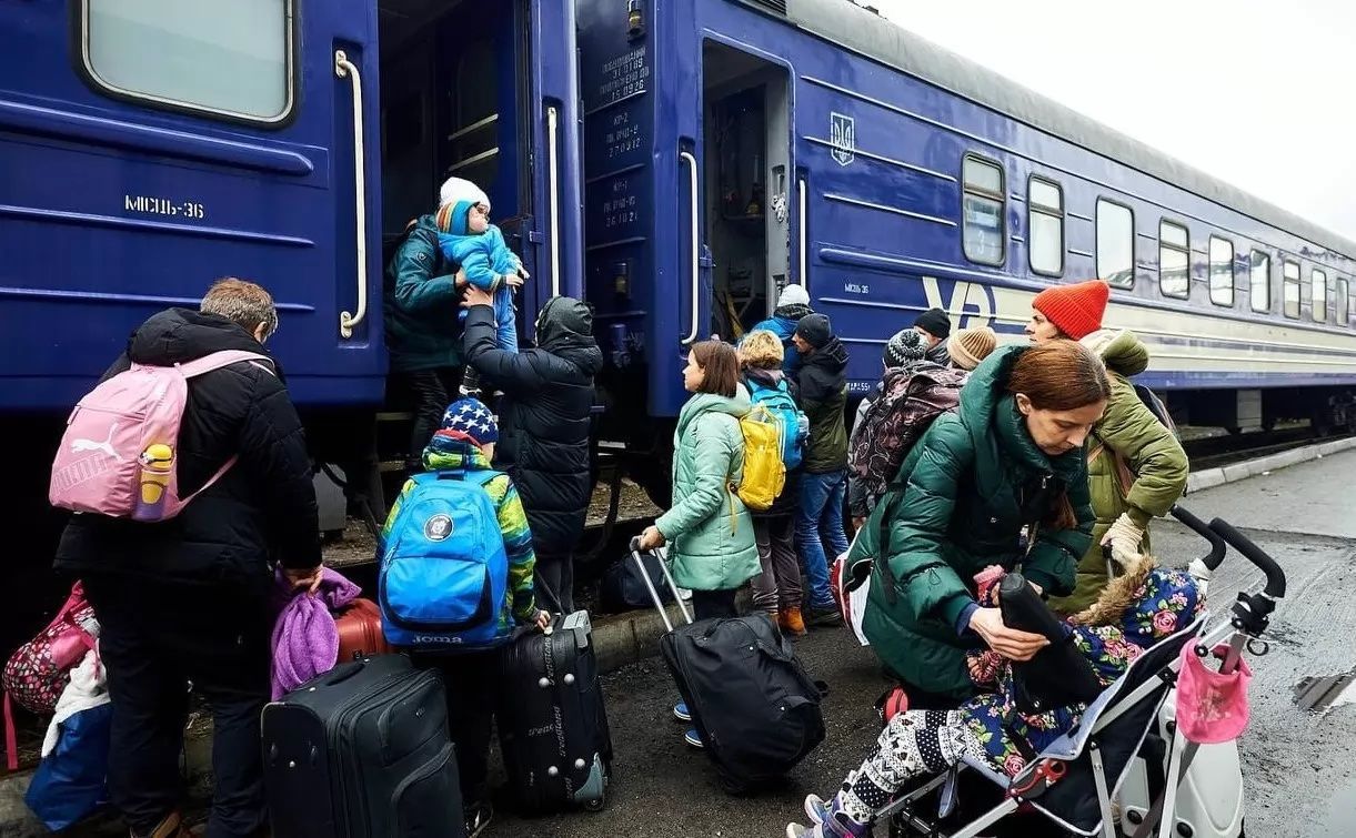 За 15 дней войны Укрзализныця эвакуировала уже больше 2 миллионов человек