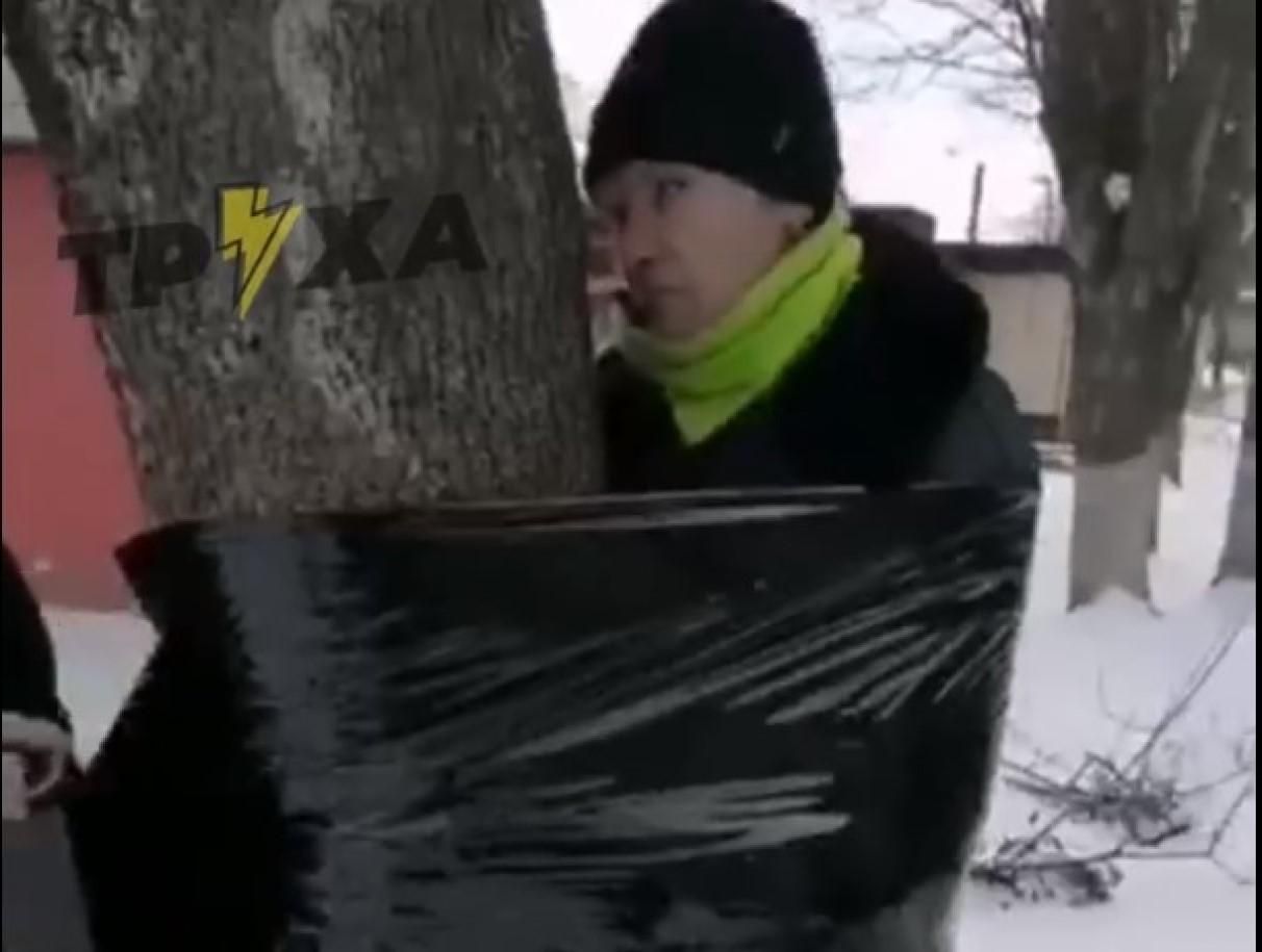 У Харкові спіймали мародера, якому захотілось пива: покарали його традиційно – відео - 24 Канал У Харкові спіймали мародера, якому захотілось пива: покарали його традиційно – відео - 24 Канал