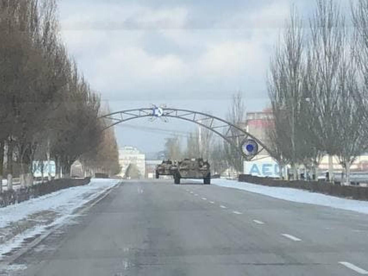 Оккупанты ездят на Запорожскую АЭС на БТРах - 24 Канал Оккупанты ездят на Запорожскую АЭС на БТРах - 24 Канал