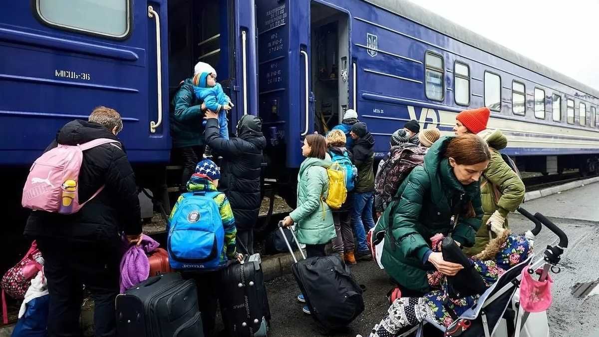 Нацрада надала поради українцям, які вимушено виїжджають за кордон - 24 Канал Нацрада надала поради українцям, які вимушено виїжджають за кордон - 24 Канал