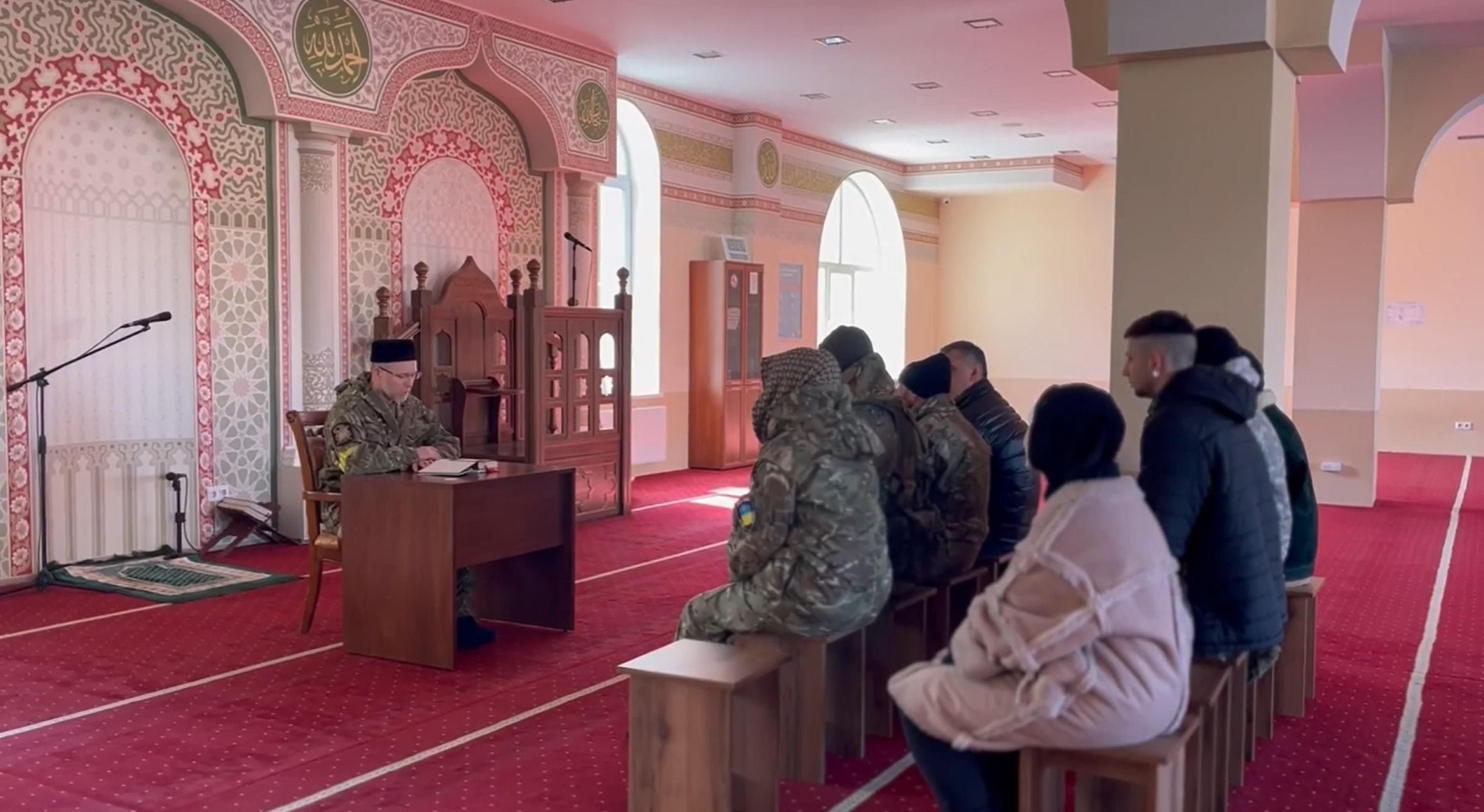 В Киеве пару тероборонцев поженили по мусульманскому канону - 24 Канал