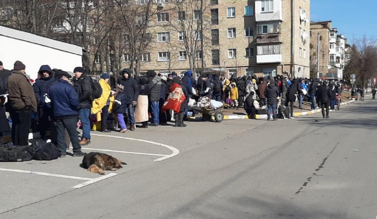 Окупанти у Бучі обстріляли людей, які стояли на вулиці й чекали на евакуацію - 24 Канал