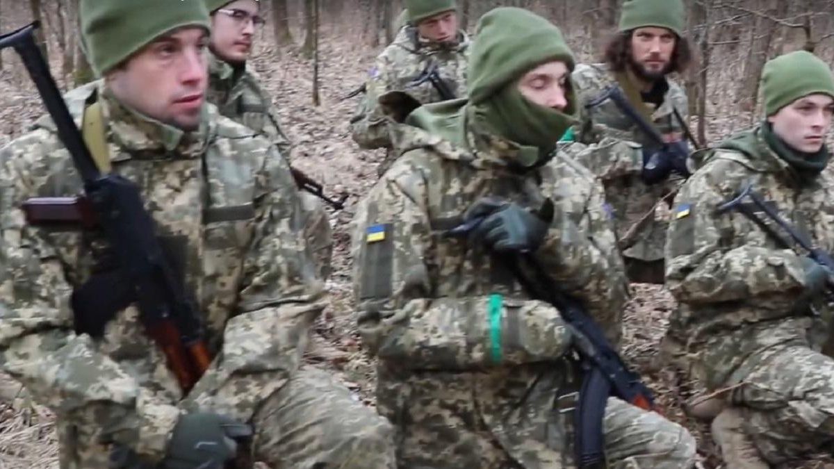 Добровольці із понад 50 країн світу прибули в Україну: потужне відео - 24 Канал