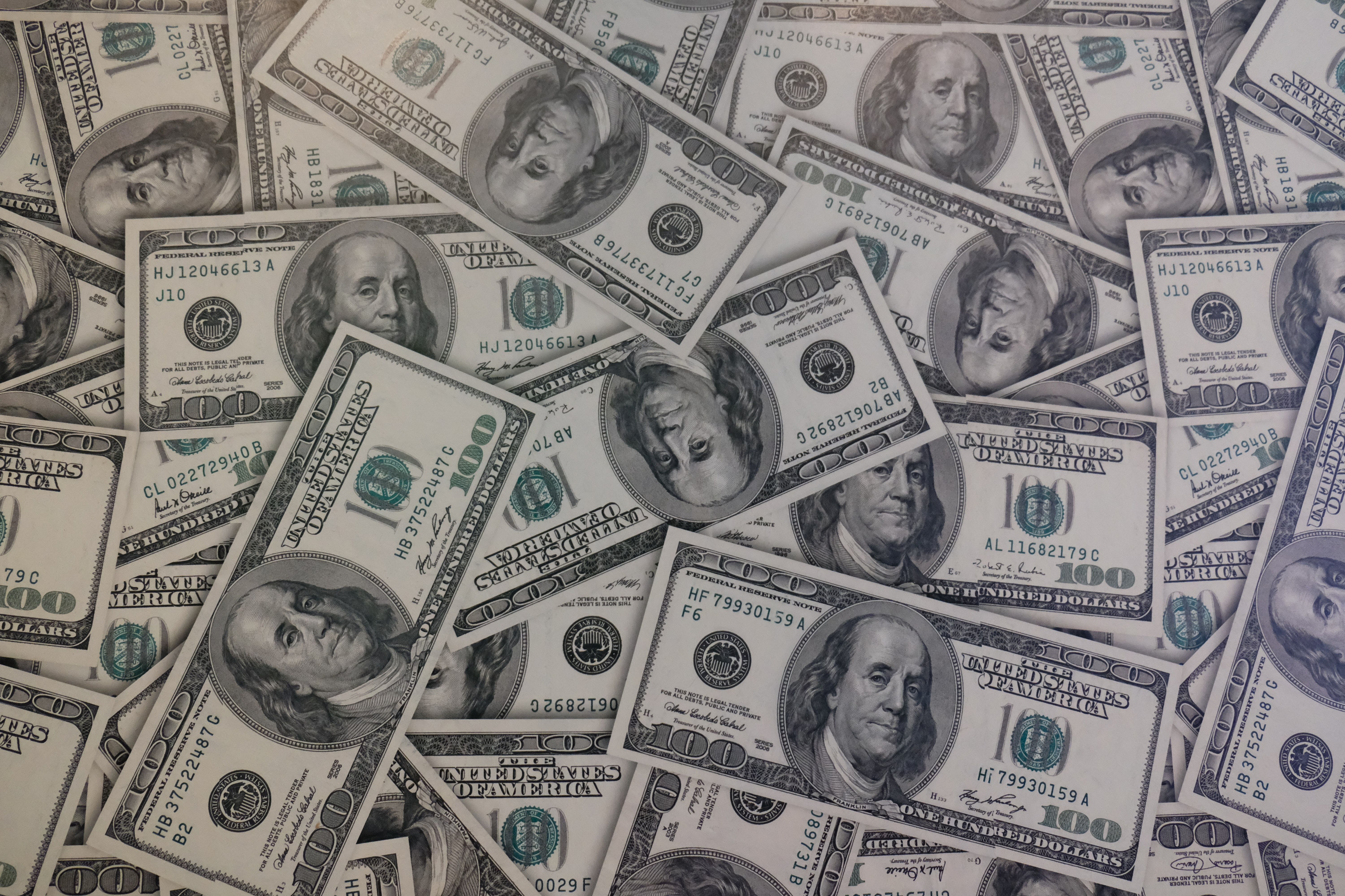 Долари будуть тільки снитися: Байден заборонив ввозити у Росію національну валюту США - 24 Канал