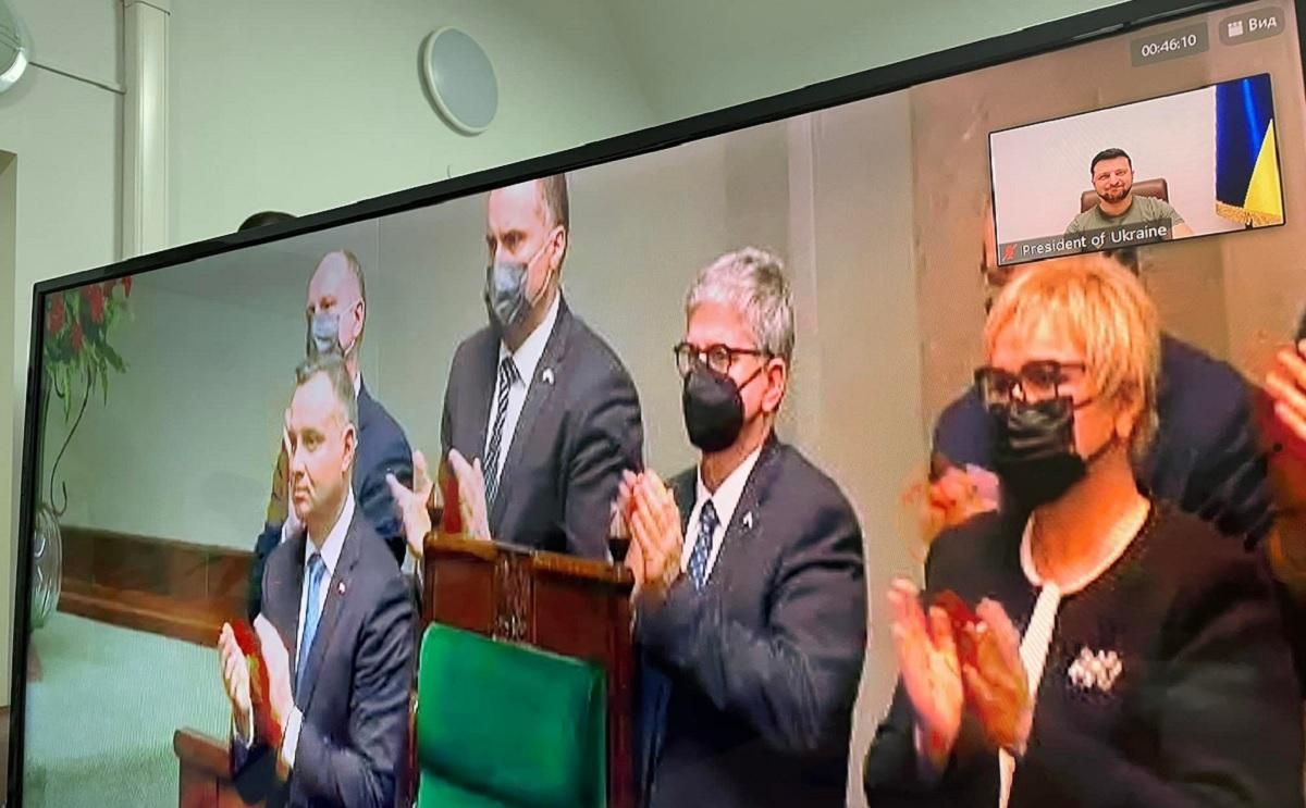Важно ощущать руку помощи, – Зеленский с исторической речью выступил перед Сеймом Польши Важно ощущать руку помощи, – Зеленский с исторической речью выступил перед Сеймом Польши