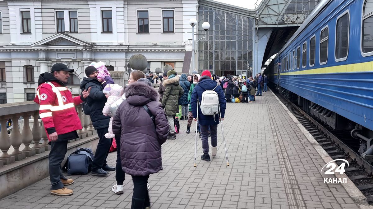 Не відчувають себе на чужині чи у приймах, – Зеленський про 1,5 мільйона біженців у Польщі - 24 Канал