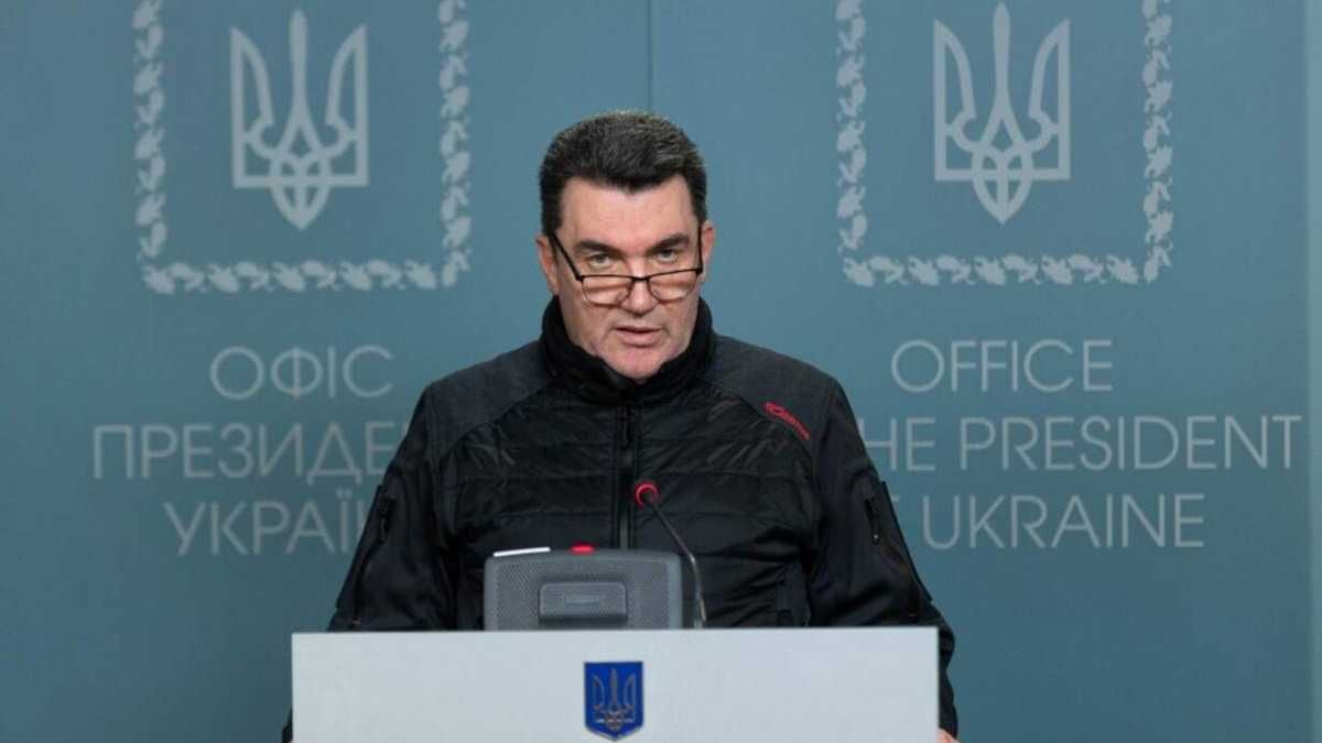 Лучше оставаться дома, чем возвращаться "грузом 200", - Данилов обратился к белорусам Лучше оставаться дома, чем возвращаться "грузом 200", - Данилов обратился к белорусам