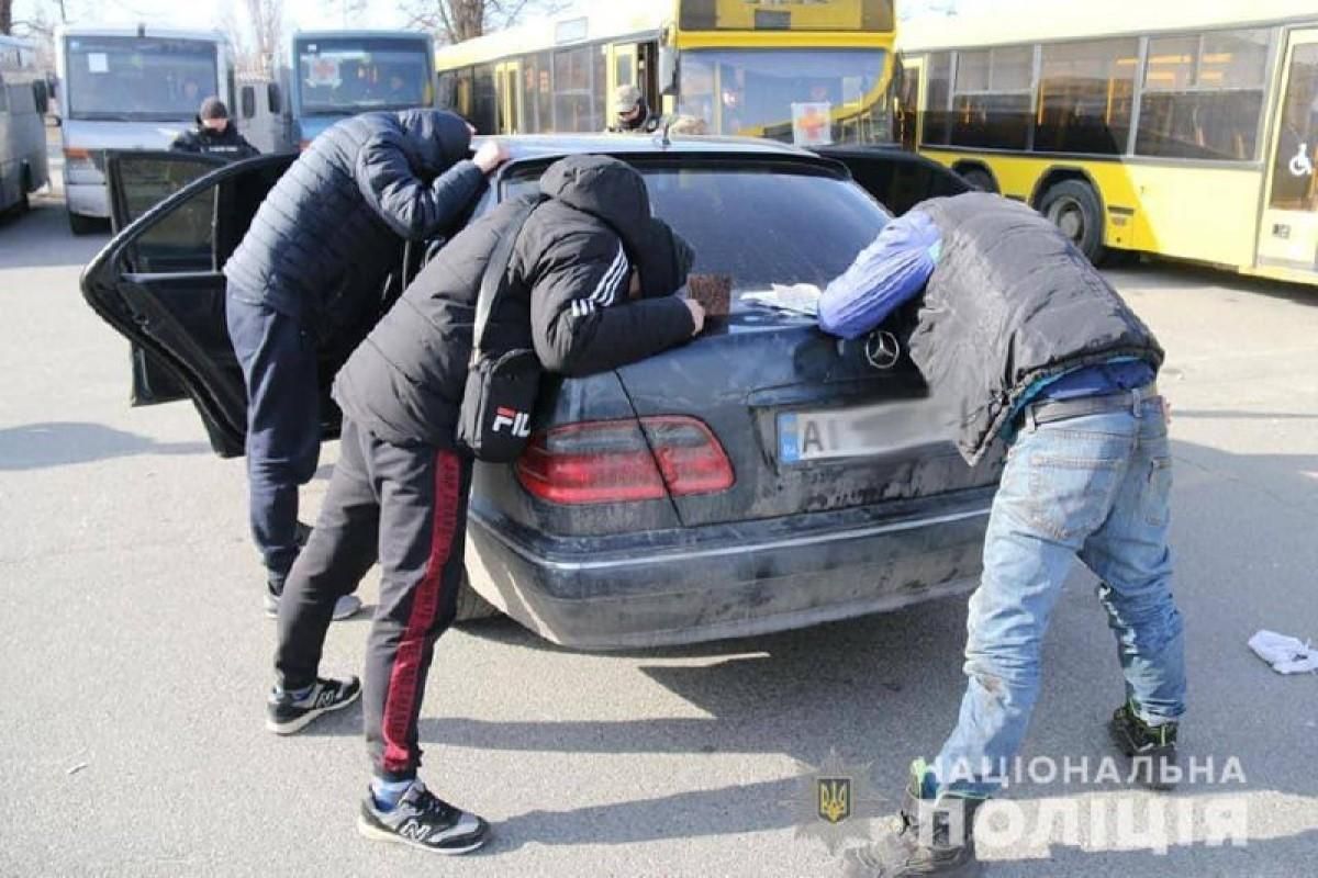 Поліція затримала групу мародерів, які ховались серед евакуйованих жителів Бучі: фото - 24 Канал