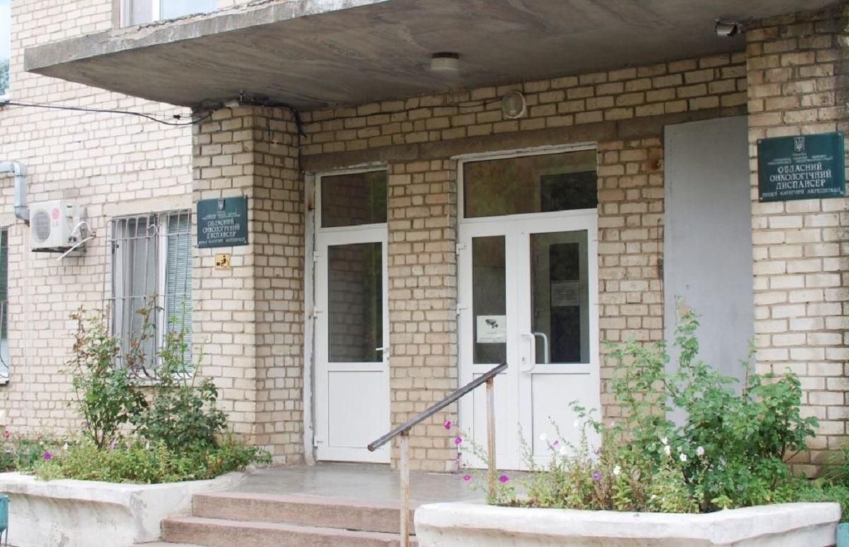 Під обстріли у Миколаєві потрапила й онкологічна лікарня Під обстріли у Миколаєві потрапила й онкологічна лікарня