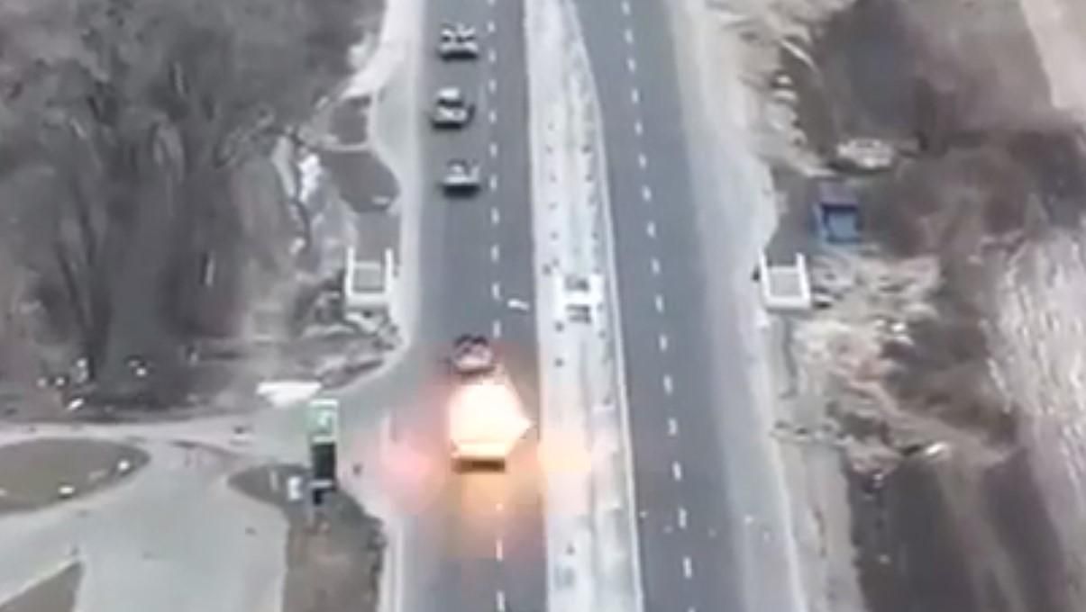 Епічне відео атаки ЗСУ із засідки на колону російської бронетехніки - 24 Канал Епічне відео атаки ЗСУ із засідки на колону російської бронетехніки - 24 Канал