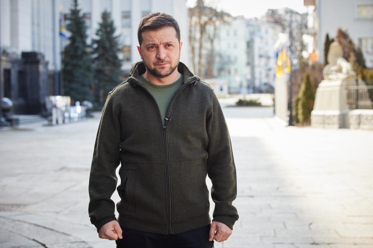 Зеленский лично опроверг очередной фейк о бегстве из страны: фотодоказательства