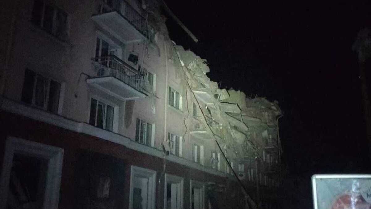В центре Чернигова оккупанты разбомбили отель "Украина"