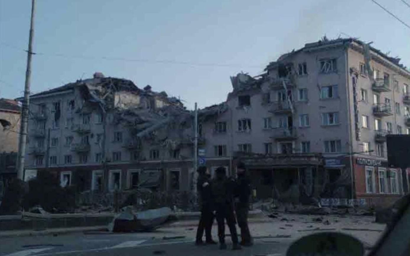 Немає більше готелю "Україна", – глава ОВА показав наслідки обстрілів Чернігова - 24 Канал