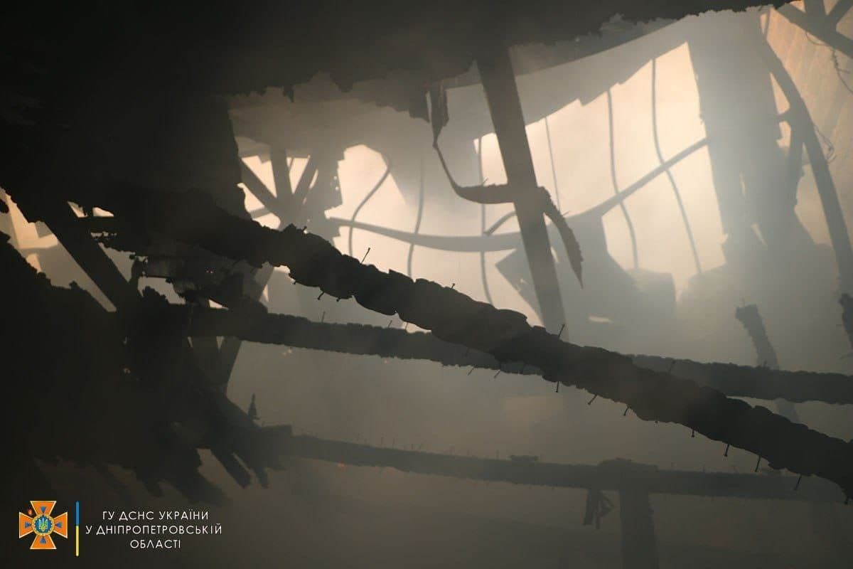 Обломки сбитой ракеты в Днепре упали на предприятие Обломки сбитой ракеты в Днепре упали на предприятие