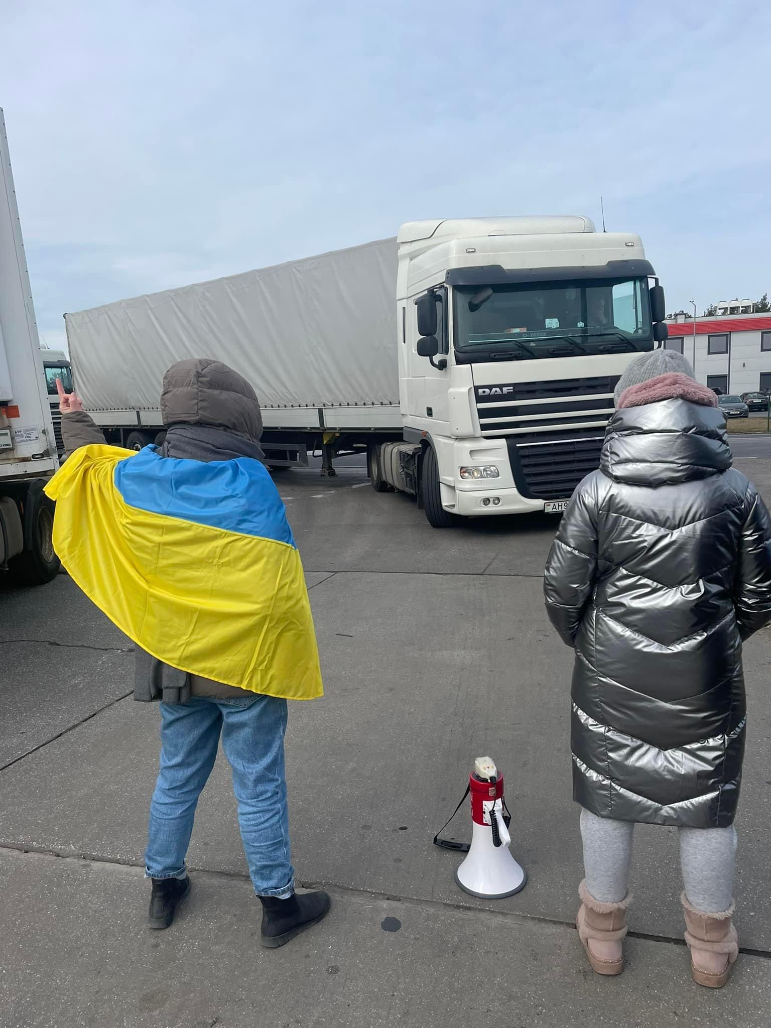 Активисты блокируют польскую границу для российских и белорусских грузовиков Активисты блокируют польскую границу для российских и белорусских грузовиков