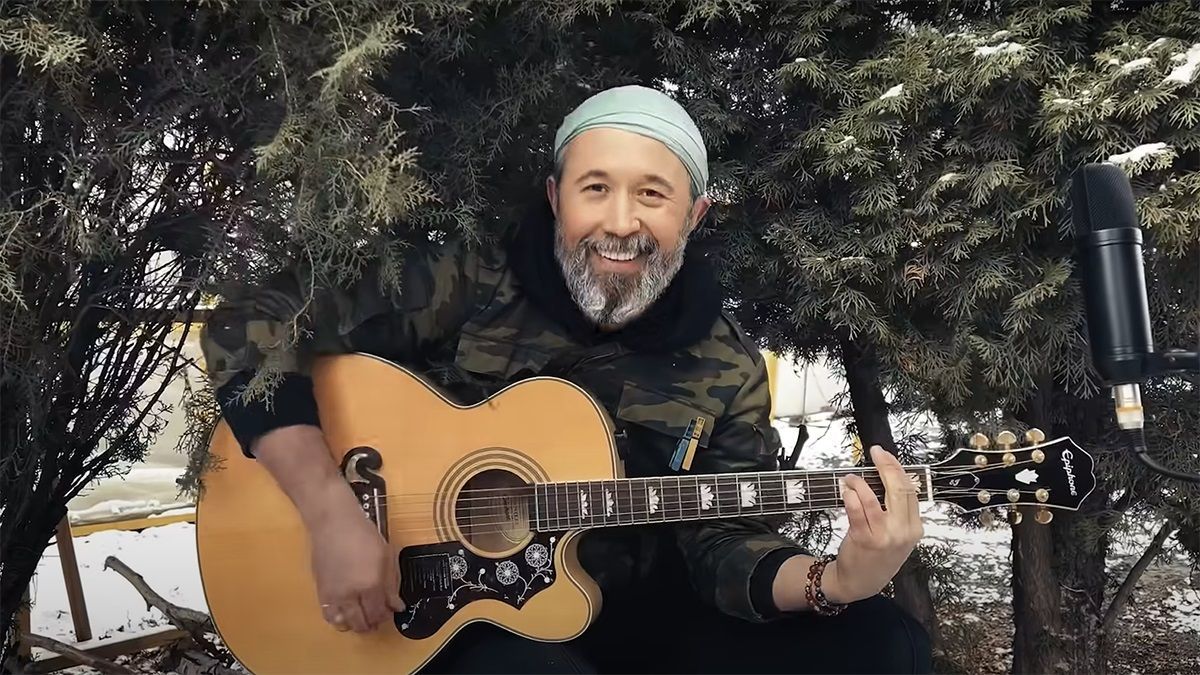 Будеш вільна, рідненька, – Сергей Бабкин перепел свой легендарный хит "Солдат"