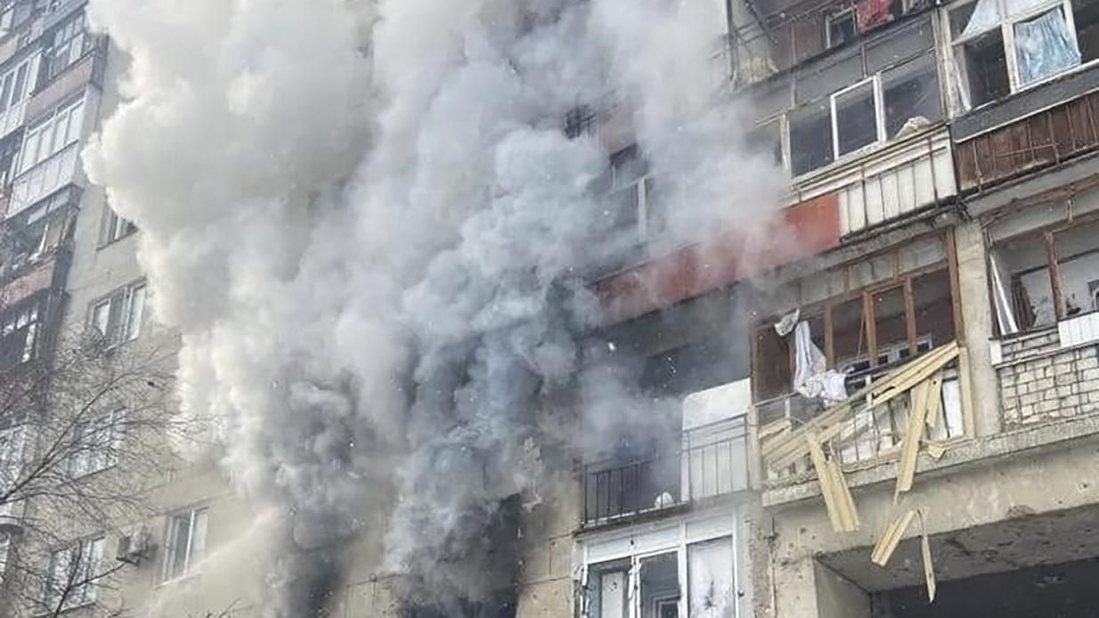 У Сєвєродонецьку окупанти нищать мирних: обстріляли школи, будинки і магазини - 24 Канал