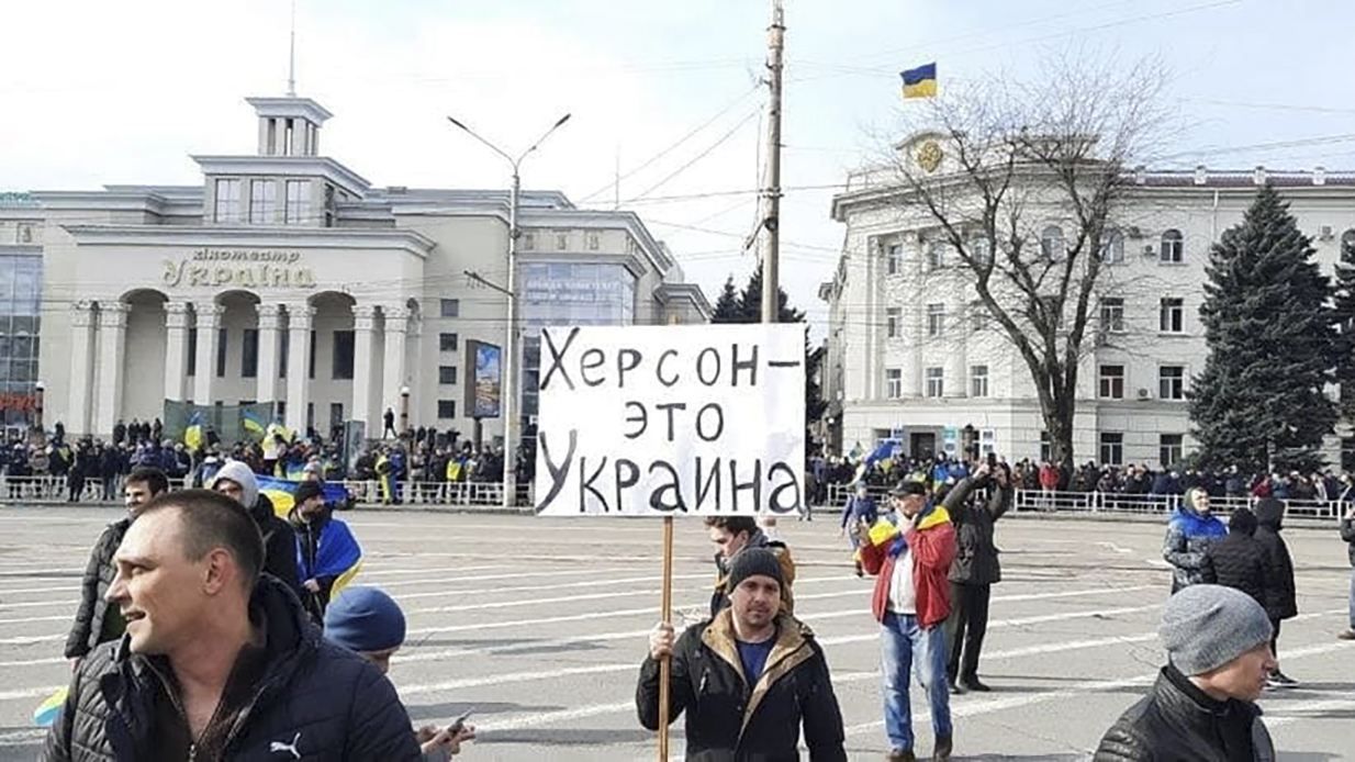 Никто Херсон не бросил, – СНБО опровергает очередной фейк, который распространяет роспропаганда Никто Херсон не бросил, – СНБО опровергает очередной фейк, который распространяет роспропаганда