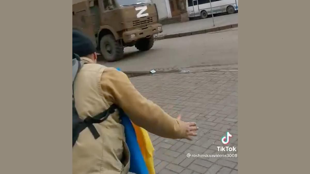 Херсонцы прогоняют захватчиков из города Херсонцы прогоняют захватчиков из города