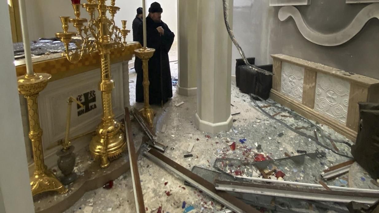 В результате обстрелов в Харькове повреждены три храма: людей принимают в укрытиях