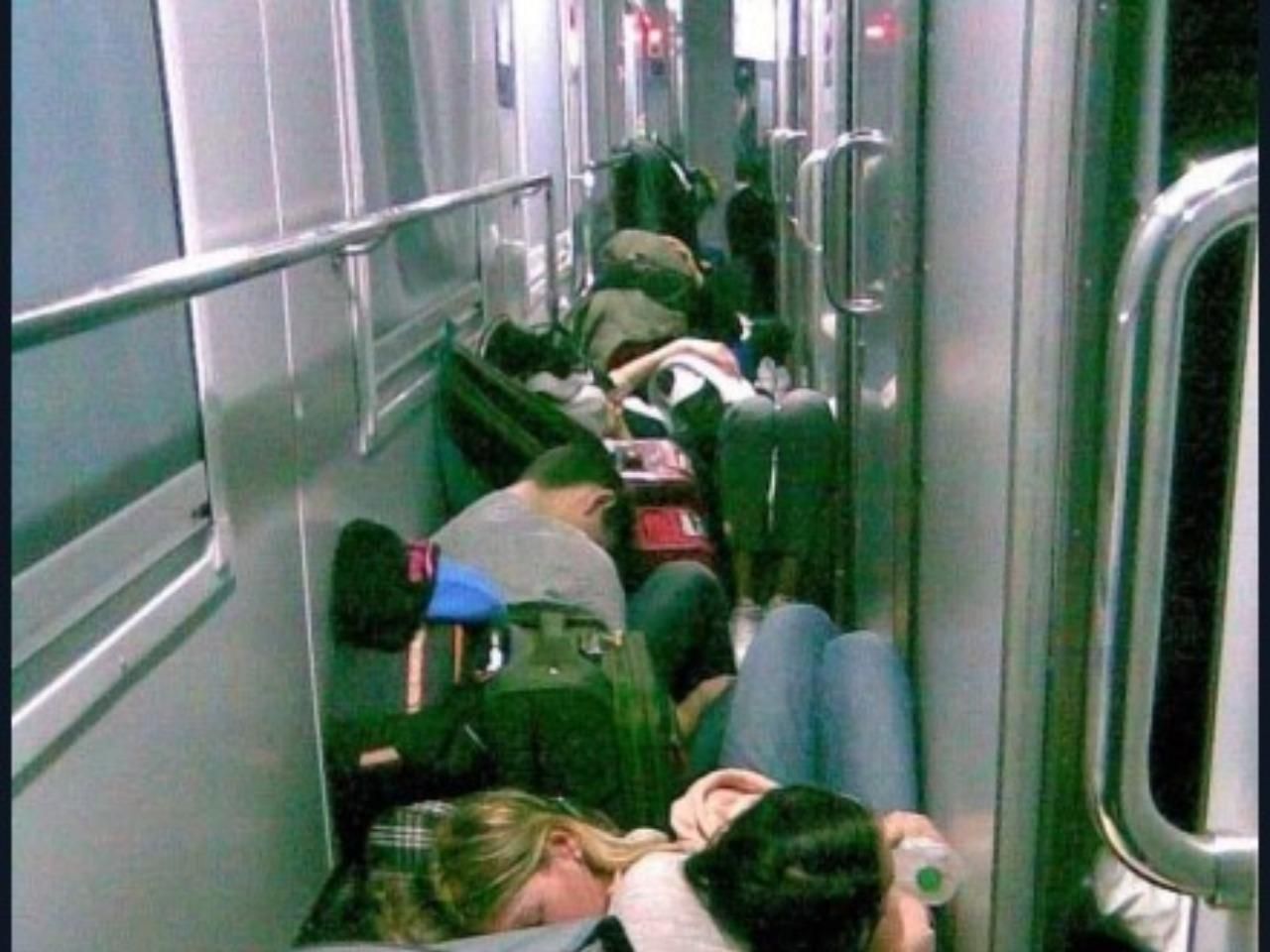 17 часов со спущенными занавесками, чтобы не стать мишенью оккупанта: хроники эвакуации 17 часов со спущенными занавесками, чтобы не стать мишенью оккупанта: хроники эвакуации