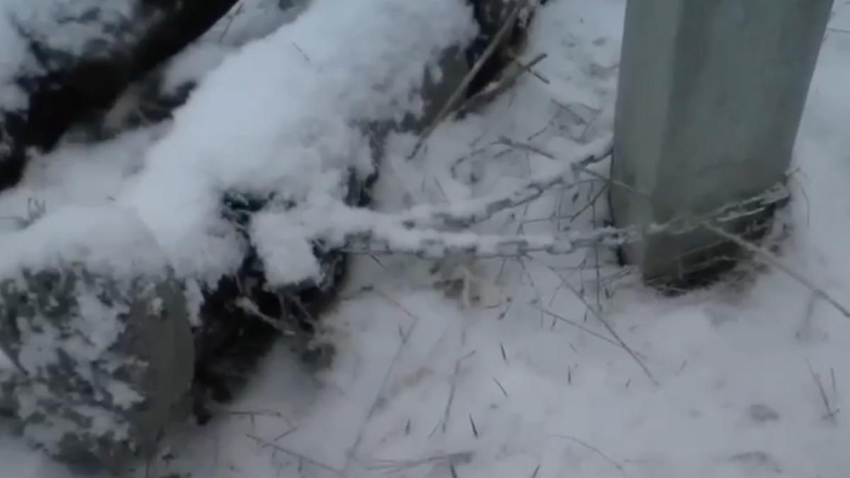 Замерз на смерть: россияне приковали своего гранатометчика, чтобы не дезертировал – жуткое видео