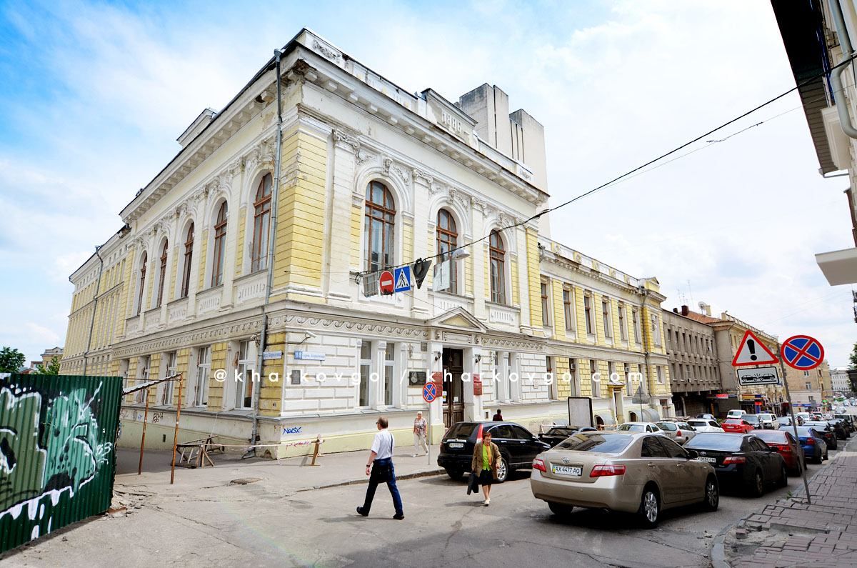 Бомбардування центру Харкова: постраждала бібліотека Короленка - одна з найбільших в Європі - 24 Канал