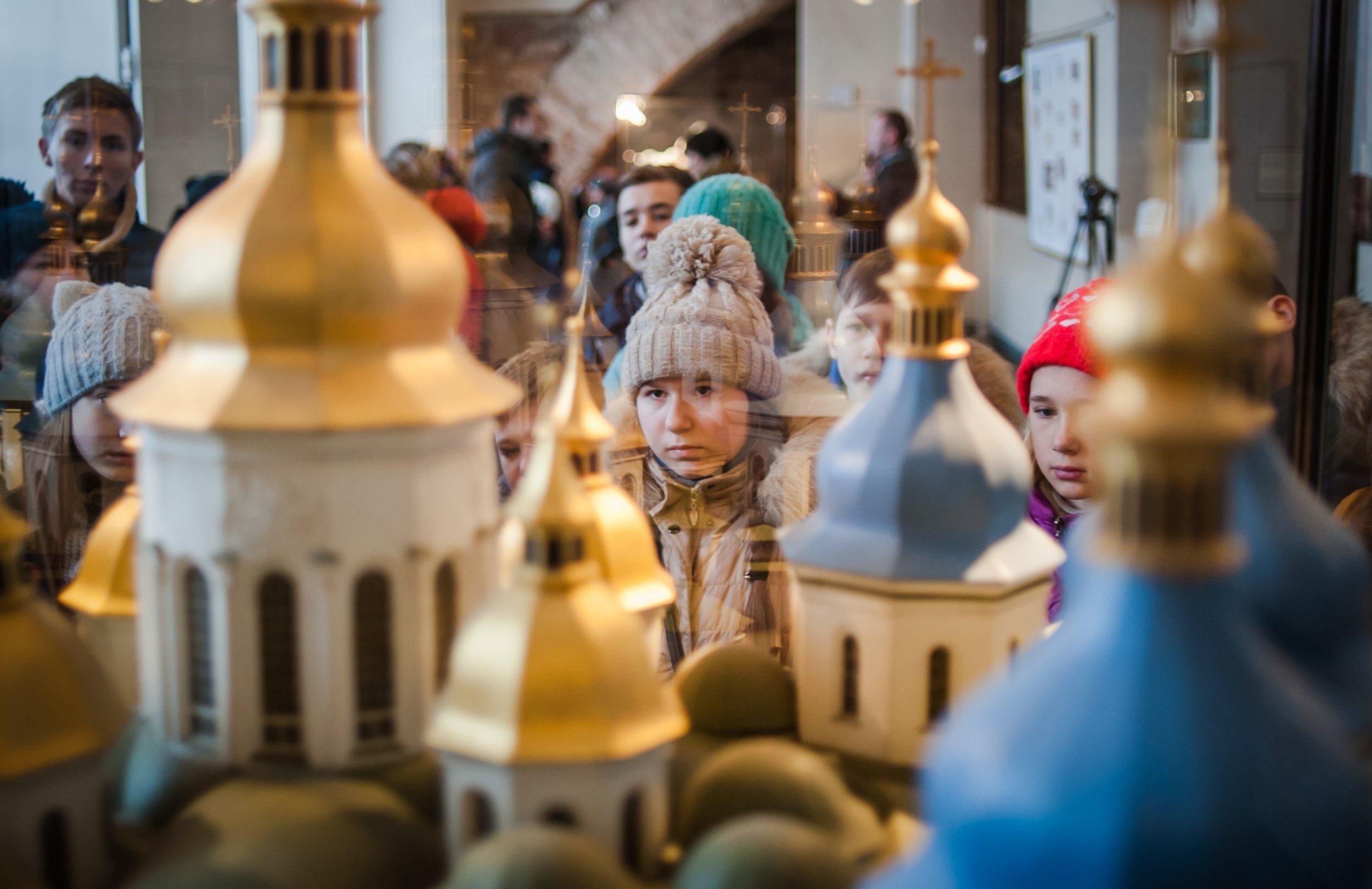 Информация о "быстром" усыновлении детей, чьи родители погибли во время военных действий – фейк - 24 Канал Информация о "быстром" усыновлении детей, чьи родители погибли во время военных действий – фейк - 24 Канал