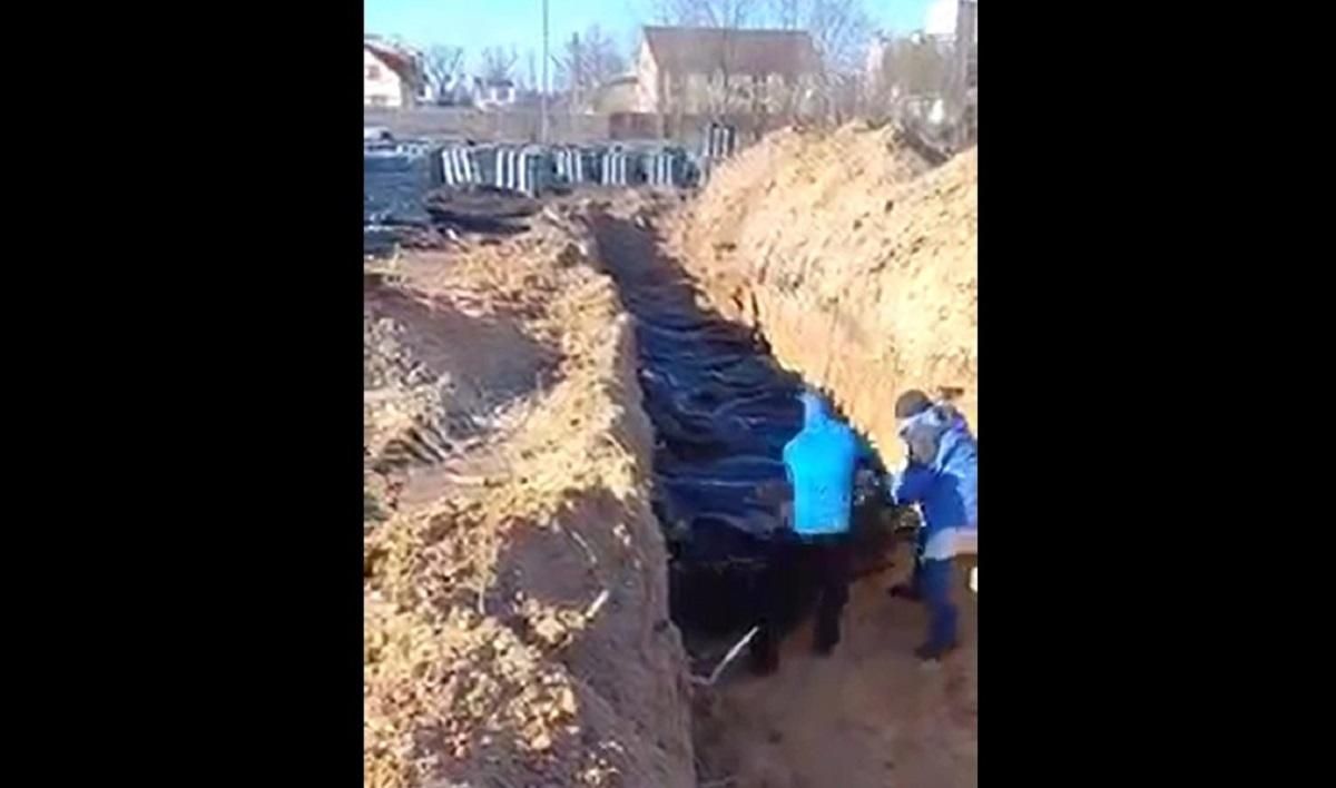 Некоторых даже не смогли идентифицировать: в Буче в братской могиле похоронили более 60 человек - 24 Канал Некоторых даже не смогли идентифицировать: в Буче в братской могиле похоронили более 60 человек - 24 Канал