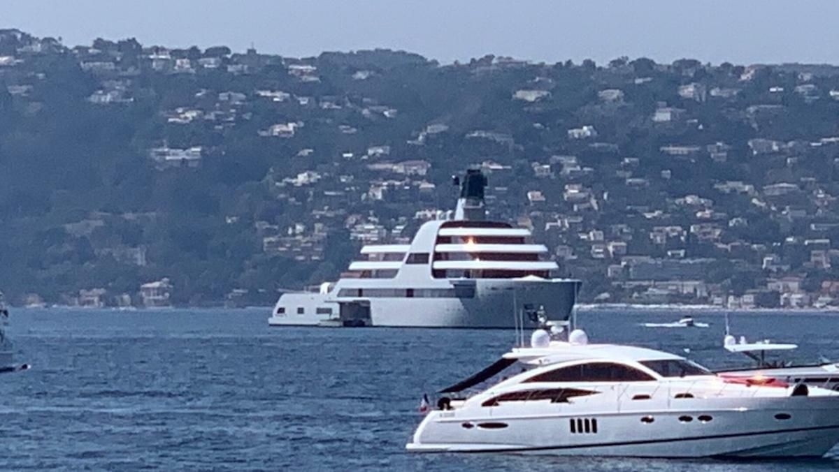 Російський олігарх Абрамович намагається сховати яхту від санкцій у Чорногорії - 24 Канал Російський олігарх Абрамович намагається сховати яхту від санкцій у Чорногорії - 24 Канал