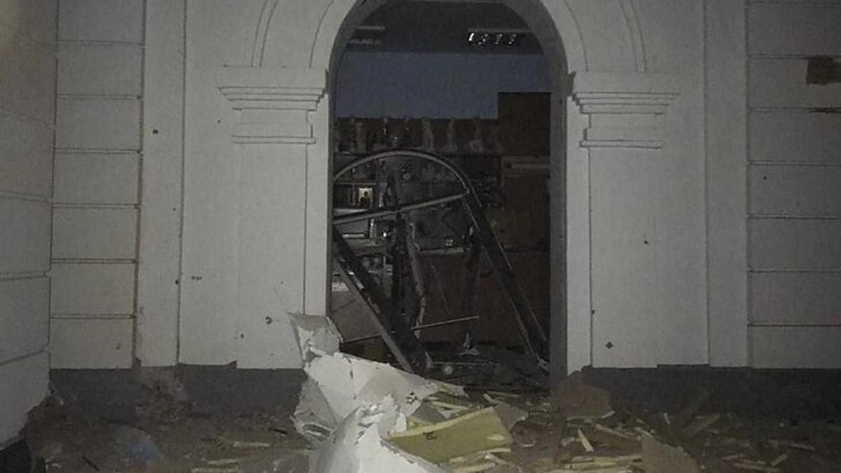 В СБУ показали видео из обстрелянной оккупантами Святогорской лавры - 24 Канал В СБУ показали видео из обстрелянной оккупантами Святогорской лавры - 24 Канал