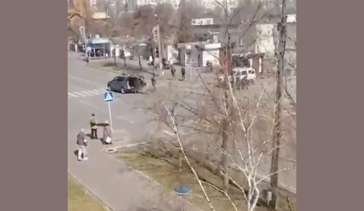 Проводять обшуки та відбирають, що хочуть: окупанти в Енергодарі знущаються з мешканців - 24 Канал Проводять обшуки та відбирають, що хочуть: окупанти в Енергодарі знущаються з мешканців - 24 Канал