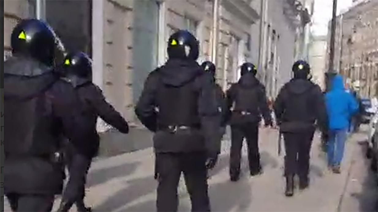 На антивоєнних акціях у Росії затримали вже понад 600 людей - 24 Канал На антивоєнних акціях у Росії затримали вже понад 600 людей - 24 Канал