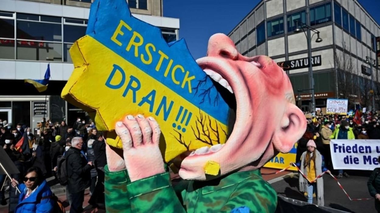 На мітинг в підтримку України в Берліні прийшло 20 тисяч людей: вражаючі фото - 24 Канал На мітинг в підтримку України в Берліні прийшло 20 тисяч людей: вражаючі фото - 24 Канал