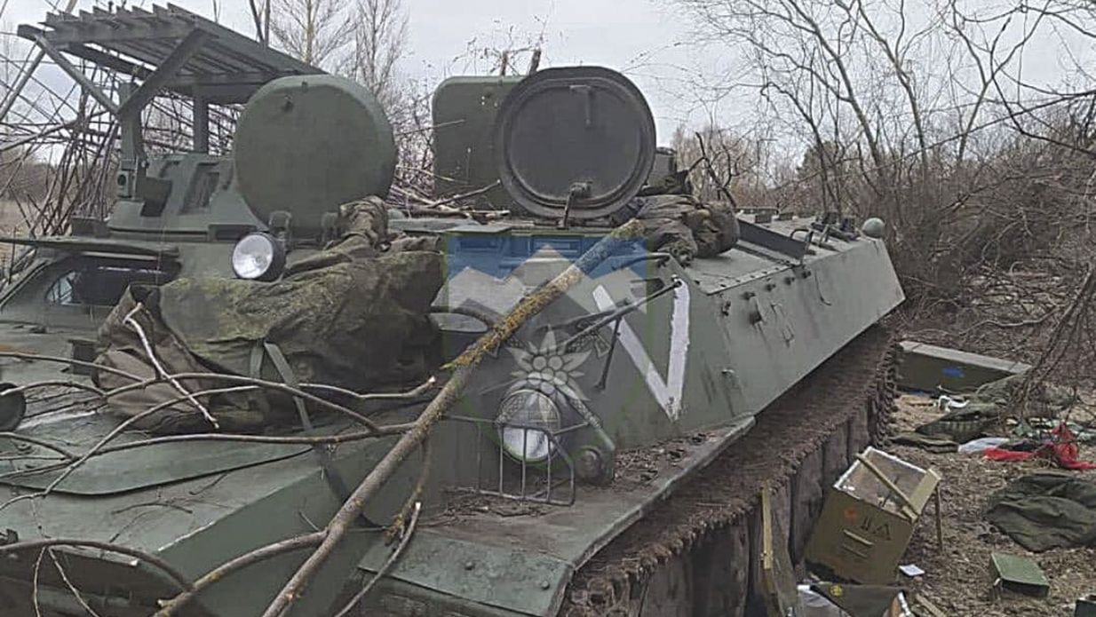 Российские войска "передали" технику украинским "Эдельвейсам"