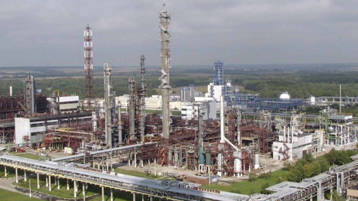 СМИ сообщили об утечке хлора на "Карпатнефтехиме": мэр заявил, что это фейк СМИ сообщили об утечке хлора на "Карпатнефтехиме": мэр заявил, что это фейк