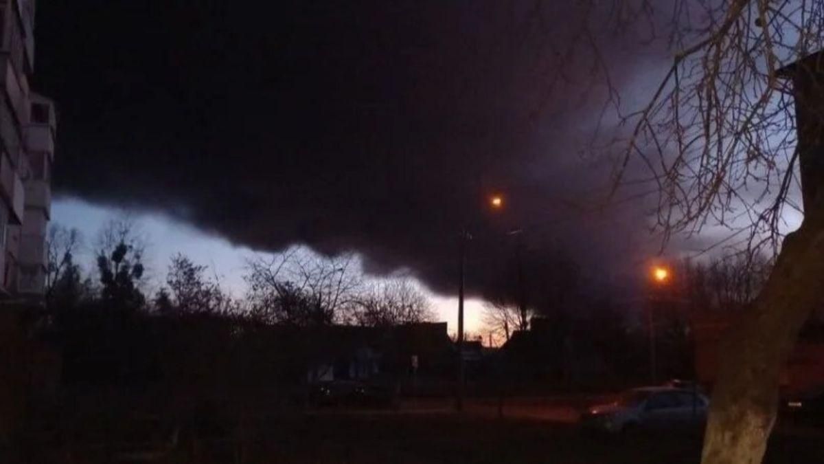 Біля Рівного чути вибухи - 24 Канал Біля Рівного чути вибухи - 24 Канал