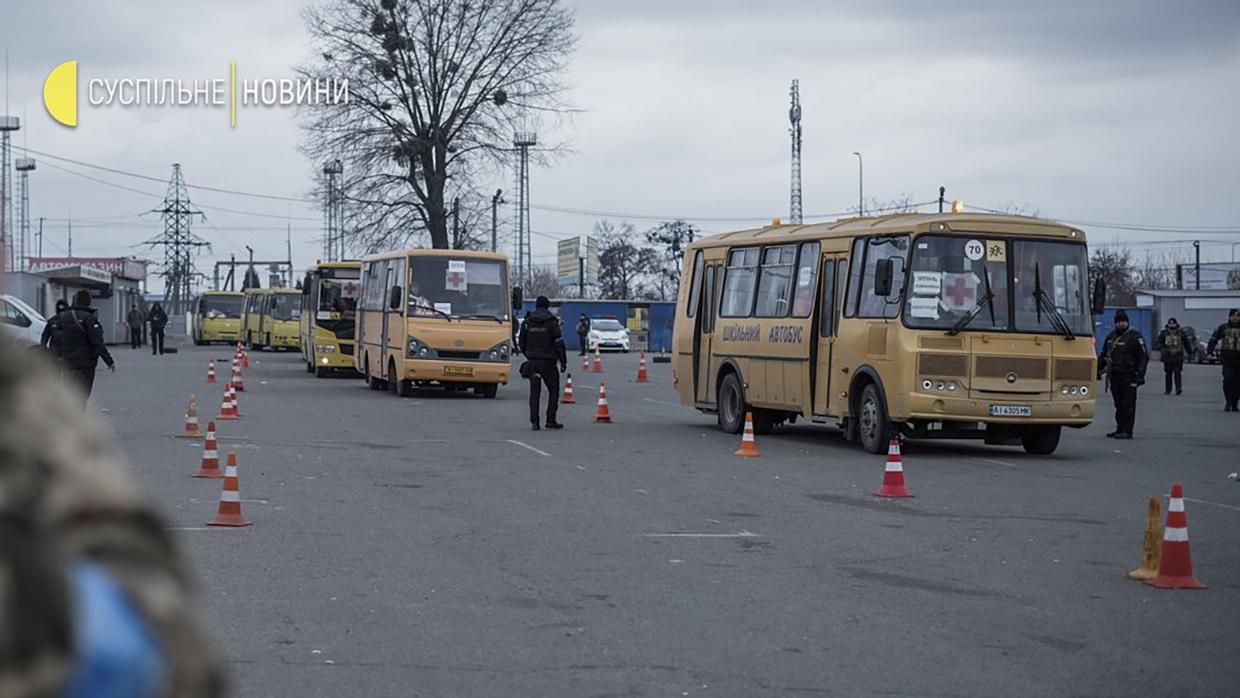 У Бучі окупанти наказали людям одягнути білі пов’язки і забрали телефони: фоторепортаж з міста - 24 Канал У Бучі окупанти наказали людям одягнути білі пов’язки і забрали телефони: фоторепортаж з міста - 24 Канал