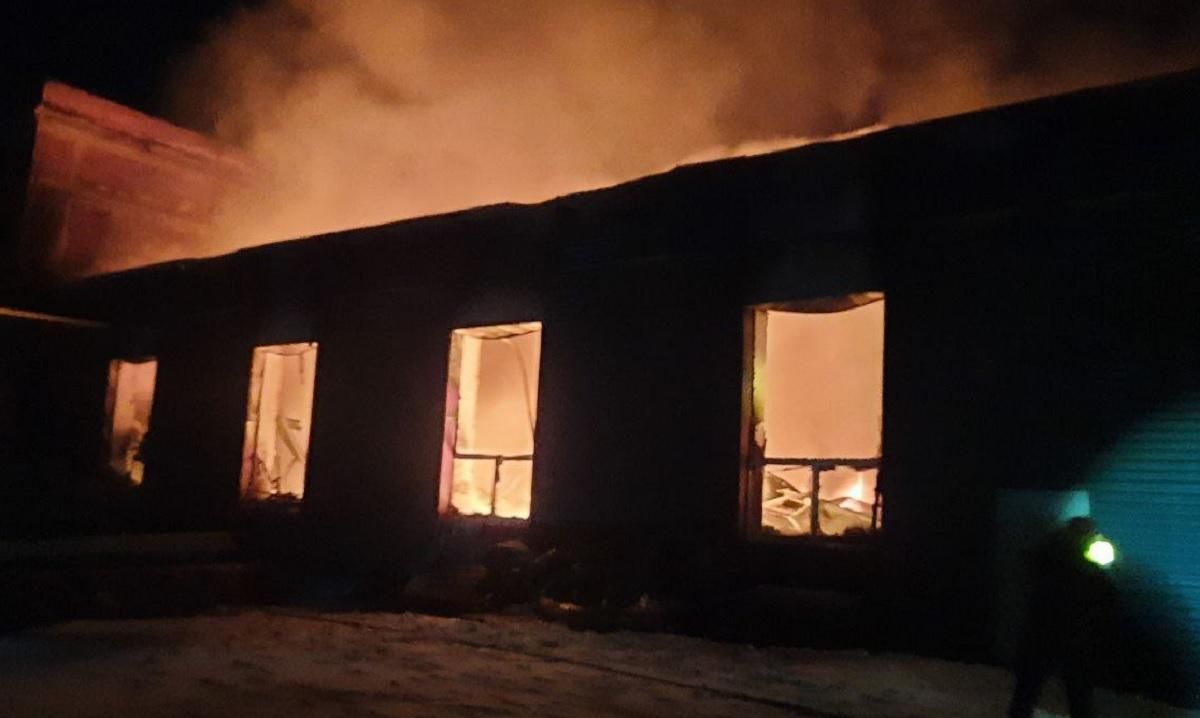 Ворог обстрілював житлові масиви Харківщини: рятувальники 42 рази виїжджали гасити пожежі - 24 Канал Ворог обстрілював житлові масиви Харківщини: рятувальники 42 рази виїжджали гасити пожежі - 24 Канал