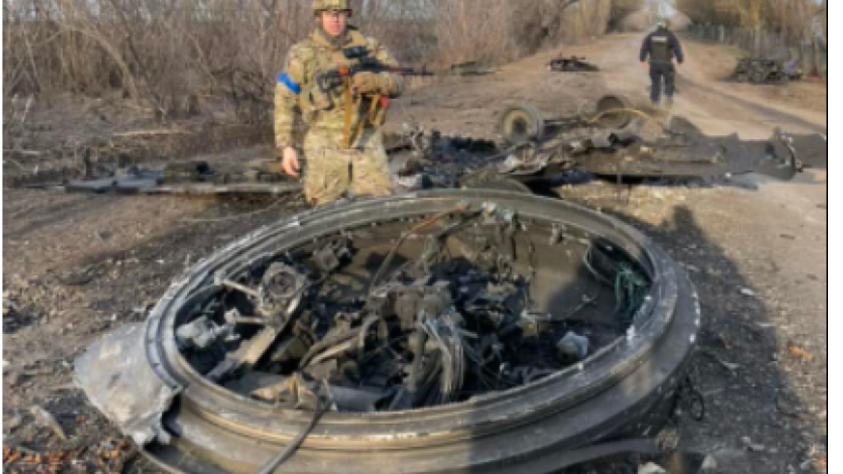 Груда металу: як виглядає рашиська БМП-3 після прямого влучення української артилерії - 24 Канал Груда металу: як виглядає рашиська БМП-3 після прямого влучення української артилерії - 24 Канал