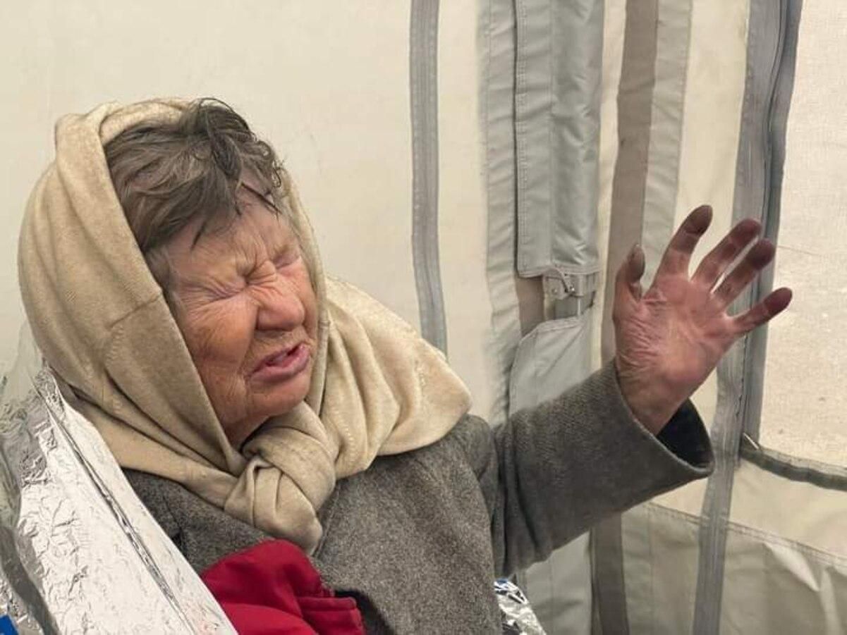 Обличчя війни: фото врятованих на Оболоні мешканців розбомбленої багатоповерхівки - 24 Канал Обличчя війни: фото врятованих на Оболоні мешканців розбомбленої багатоповерхівки - 24 Канал