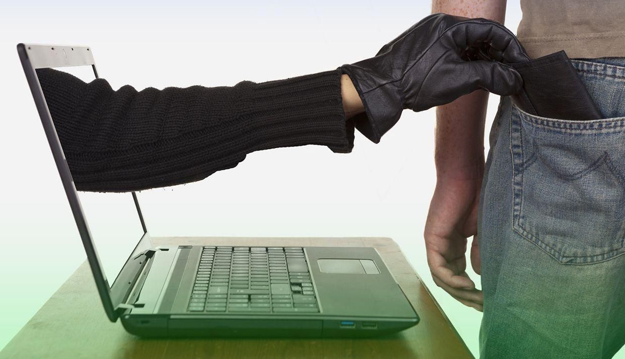 Мошенники во время войны тоже обманывают украинцев Мошенники во время войны тоже обманывают украинцев